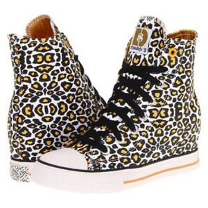 Daddy’s Money Skechers wedge leopard print  high tops size 6